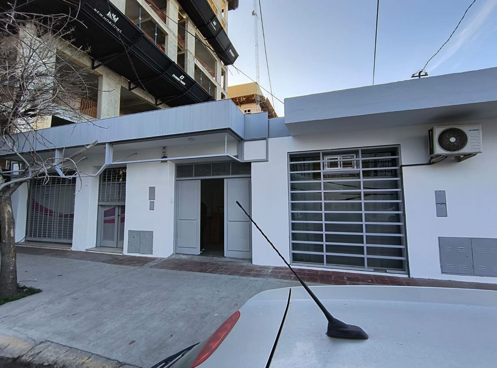 Frente renovado por Pintor Torres